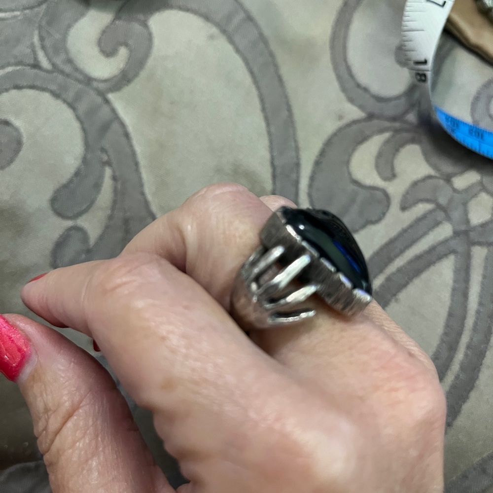 Unique Black onyx Heart held by Hands Silver metal Ring - Picture 3 of 8